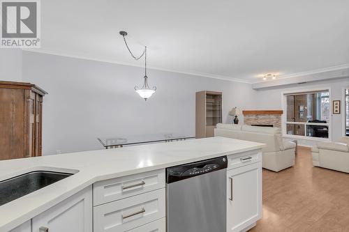 2300 Benvoulin Road Unit# 212, Kelowna, BC - Indoor Photo Showing Kitchen