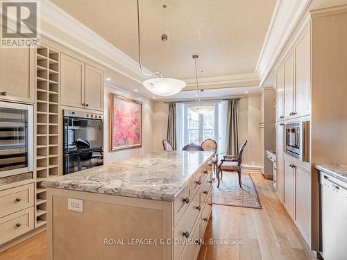 808 - 38 Avenue Road, Toronto, ON - Indoor Photo Showing Kitchen With Upgraded Kitchen