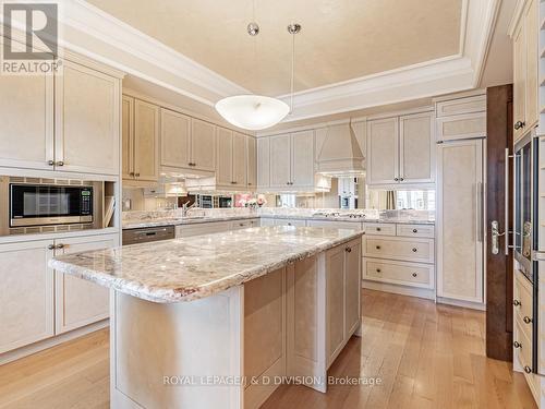 808 - 38 Avenue Road, Toronto, ON - Indoor Photo Showing Kitchen With Upgraded Kitchen