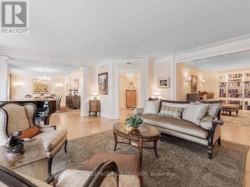 808 - 38 Avenue Road, Toronto, ON - Indoor Photo Showing Living Room