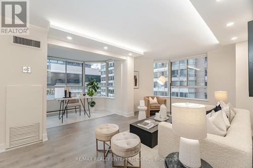 701 - 717 Bay Street, Toronto, ON - Indoor Photo Showing Living Room