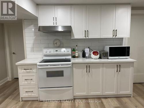 8 Saber Court, Toronto, ON - Indoor Photo Showing Kitchen