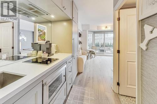 413 - 155 Yorkville Avenue, Toronto, ON - Indoor Photo Showing Kitchen