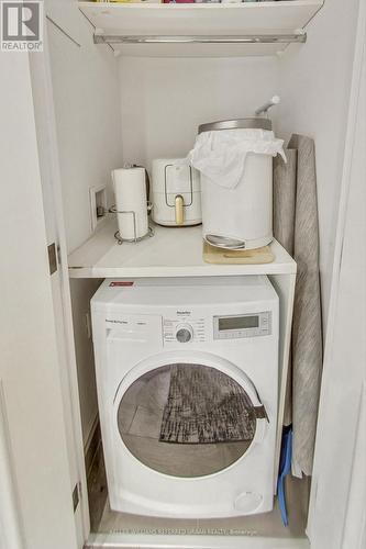 413 - 155 Yorkville Avenue, Toronto, ON - Indoor Photo Showing Laundry Room