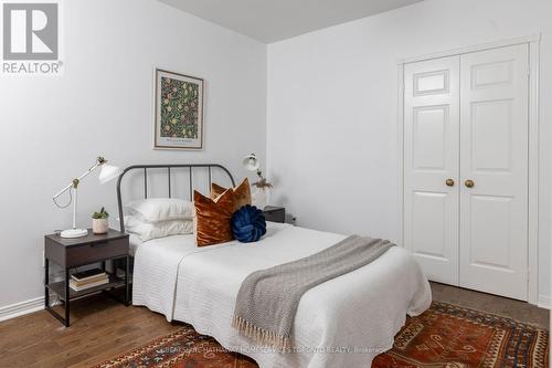 300 Crawford Street, Toronto, ON - Indoor Photo Showing Bedroom