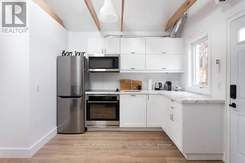 300 Crawford Street, Toronto, ON - Indoor Photo Showing Kitchen