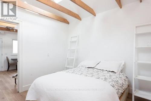 300 Crawford Street, Toronto, ON - Indoor Photo Showing Bedroom