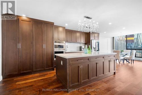 Ph12 - 55 Harbour Square, Toronto, ON - Indoor Photo Showing Kitchen