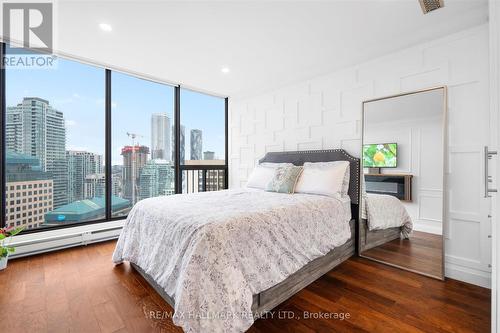 Ph12 - 55 Harbour Square, Toronto, ON - Indoor Photo Showing Bedroom