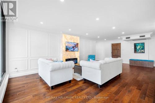 Ph12 - 55 Harbour Square, Toronto, ON - Indoor Photo Showing Living Room