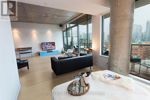 1014 - 560 King Street W, Toronto, ON - Indoor