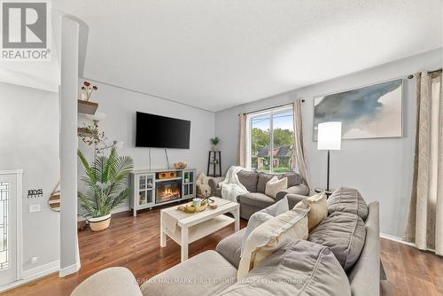 9 Whitley Lane, Quinte West, ON - Indoor Photo Showing Living Room