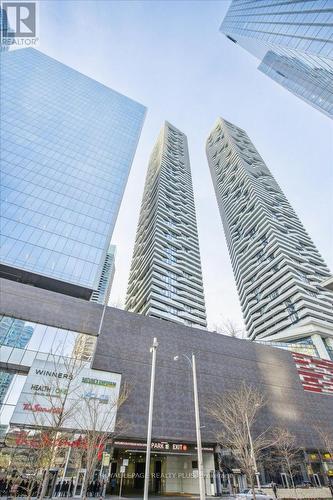 1010 - 100 Harbour Street, Toronto, ON - Outdoor