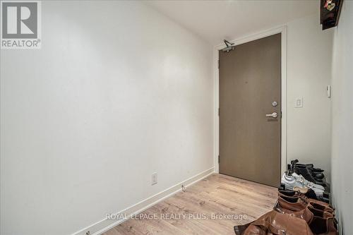 1010 - 100 Harbour Street, Toronto, ON - Indoor Photo Showing Other Room