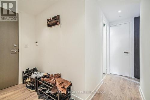 1010 - 100 Harbour Street, Toronto, ON - Indoor Photo Showing Other Room