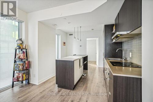 1010 - 100 Harbour Street, Toronto, ON - Indoor Photo Showing Kitchen