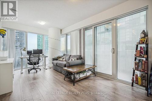 1010 - 100 Harbour Street, Toronto, ON - Indoor