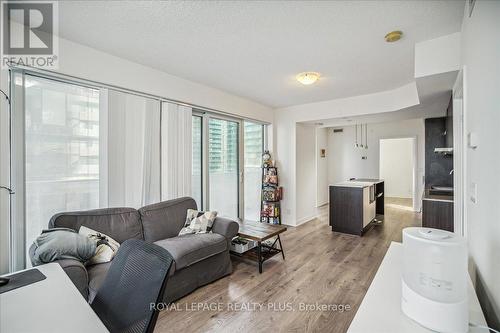 1010 - 100 Harbour Street, Toronto, ON - Indoor Photo Showing Living Room