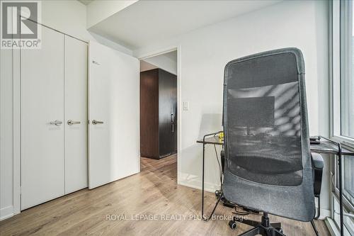 1010 - 100 Harbour Street, Toronto, ON - Indoor Photo Showing Other Room