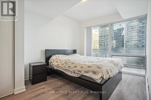 1010 - 100 Harbour Street, Toronto, ON - Indoor Photo Showing Bedroom