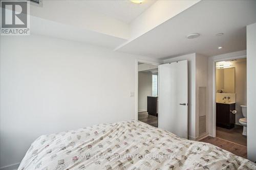 1010 - 100 Harbour Street, Toronto, ON - Indoor Photo Showing Bedroom