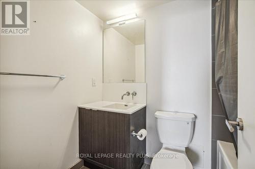 1010 - 100 Harbour Street, Toronto, ON - Indoor Photo Showing Bathroom