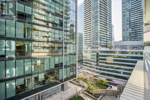 1010 - 100 Harbour Street, Toronto, ON - Outdoor With Facade