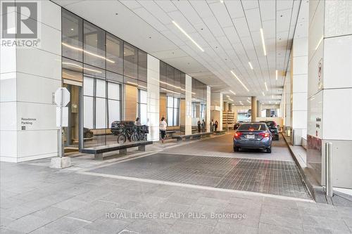 1010 - 100 Harbour Street, Toronto, ON - Indoor Photo Showing Other Room