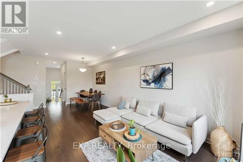 429 Kayak Street, Ottawa, ON - Indoor Photo Showing Living Room