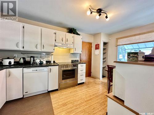 326 Ottawa Avenue N, Saskatoon, SK - Indoor Photo Showing Kitchen