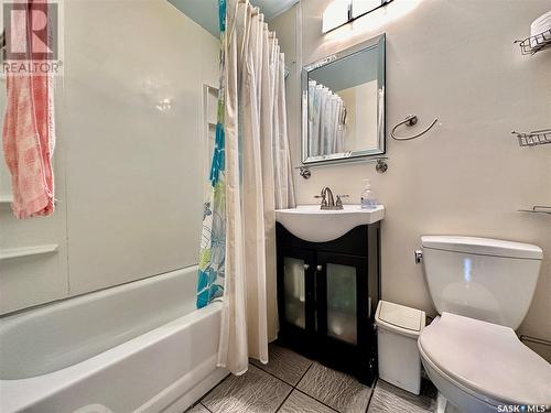 326 Ottawa Avenue N, Saskatoon, SK - Indoor Photo Showing Bathroom