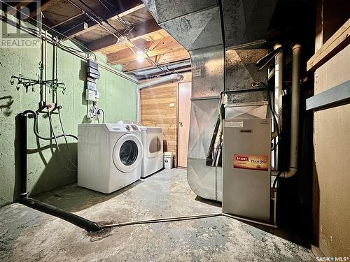 326 Ottawa Avenue N, Saskatoon, SK - Indoor Photo Showing Laundry Room