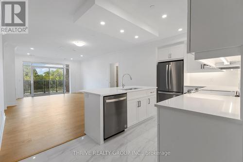 311 - 480 Callaway Road, London, ON - Indoor Photo Showing Kitchen With Upgraded Kitchen