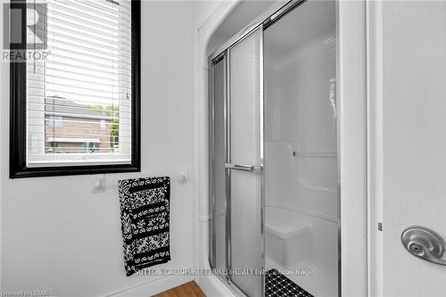 79 Edgevalley Road, London, ON - Indoor Photo Showing Bathroom