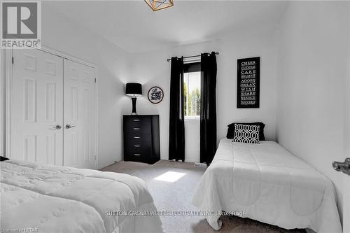 79 Edgevalley Road, London, ON - Indoor Photo Showing Bedroom