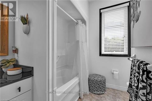 79 Edgevalley Road, London, ON - Indoor Photo Showing Bathroom