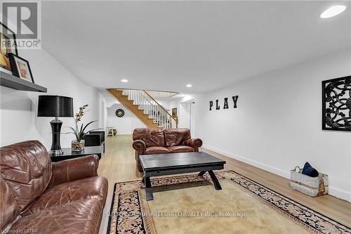 79 Edgevalley Road, London, ON - Indoor Photo Showing Living Room