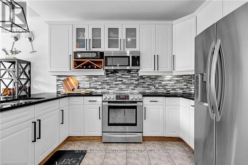 79 Edgevalley Road, London, ON - Indoor Photo Showing Kitchen With Upgraded Kitchen