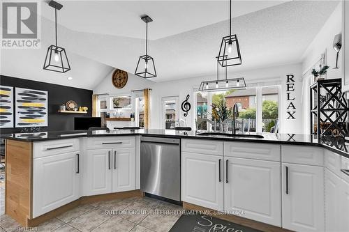 79 Edgevalley Road, London, ON - Indoor Photo Showing Kitchen With Upgraded Kitchen