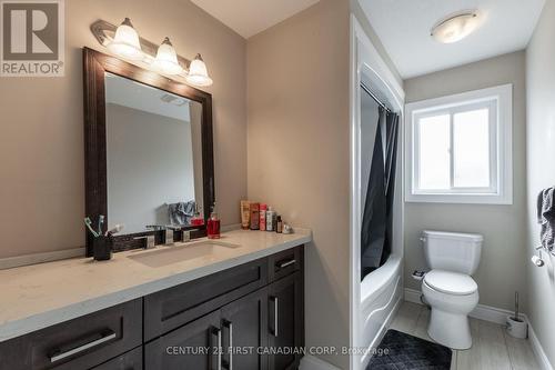 2087 Cherrywood Trail, London, ON - Indoor Photo Showing Bathroom