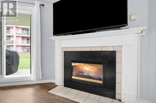 14 - 140 Conway Drive, London, ON - Indoor Photo Showing Living Room With Fireplace