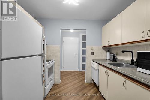 14 - 140 Conway Drive, London, ON - Indoor Photo Showing Kitchen