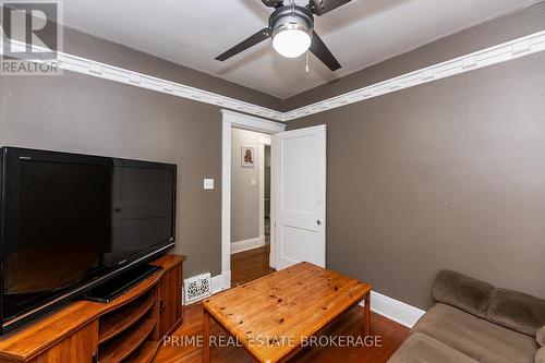 122 Langarth Street E, London, ON - Indoor Photo Showing Other Room