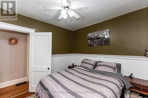 122 Langarth Street E, London, ON - Indoor Photo Showing Bedroom