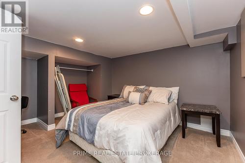 122 Langarth Street E, London, ON - Indoor Photo Showing Bedroom