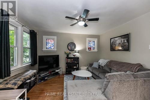 122 Langarth Street E, London, ON - Indoor Photo Showing Living Room