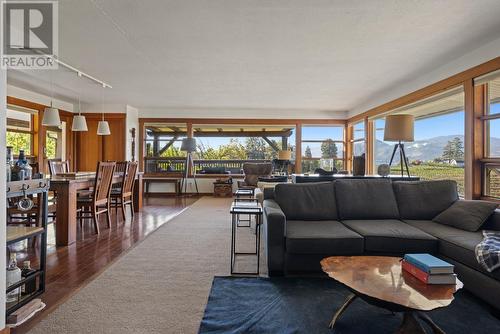 4320 Gulch Road, Naramata, BC - Indoor Photo Showing Living Room