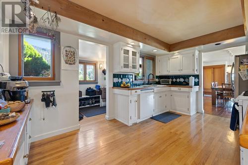 4320 Gulch Road, Naramata, BC - Indoor Photo Showing Kitchen