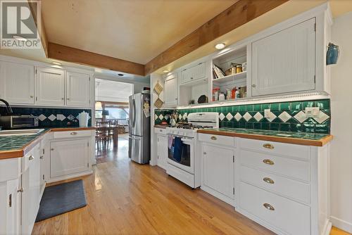 4320 Gulch Road, Naramata, BC - Indoor Photo Showing Kitchen