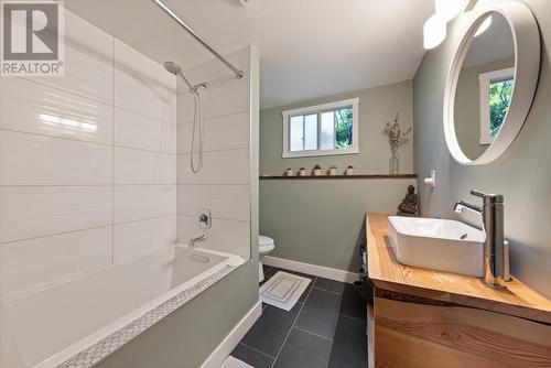 4320 Gulch Road, Naramata, BC - Indoor Photo Showing Bathroom